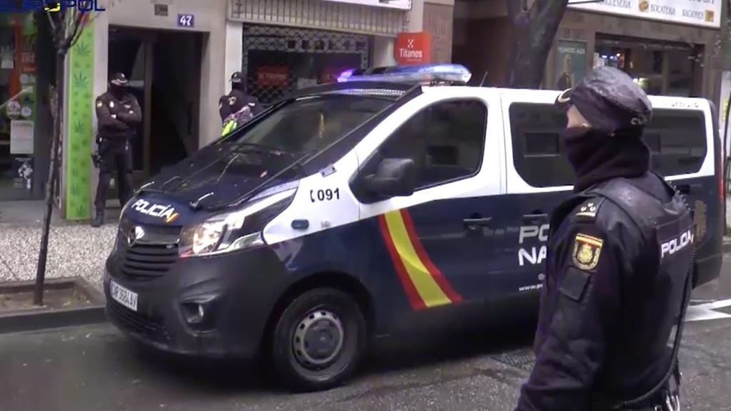 Los tres detenidos son españoles y tienen edades comprendidas entre los 21 y 23 años.