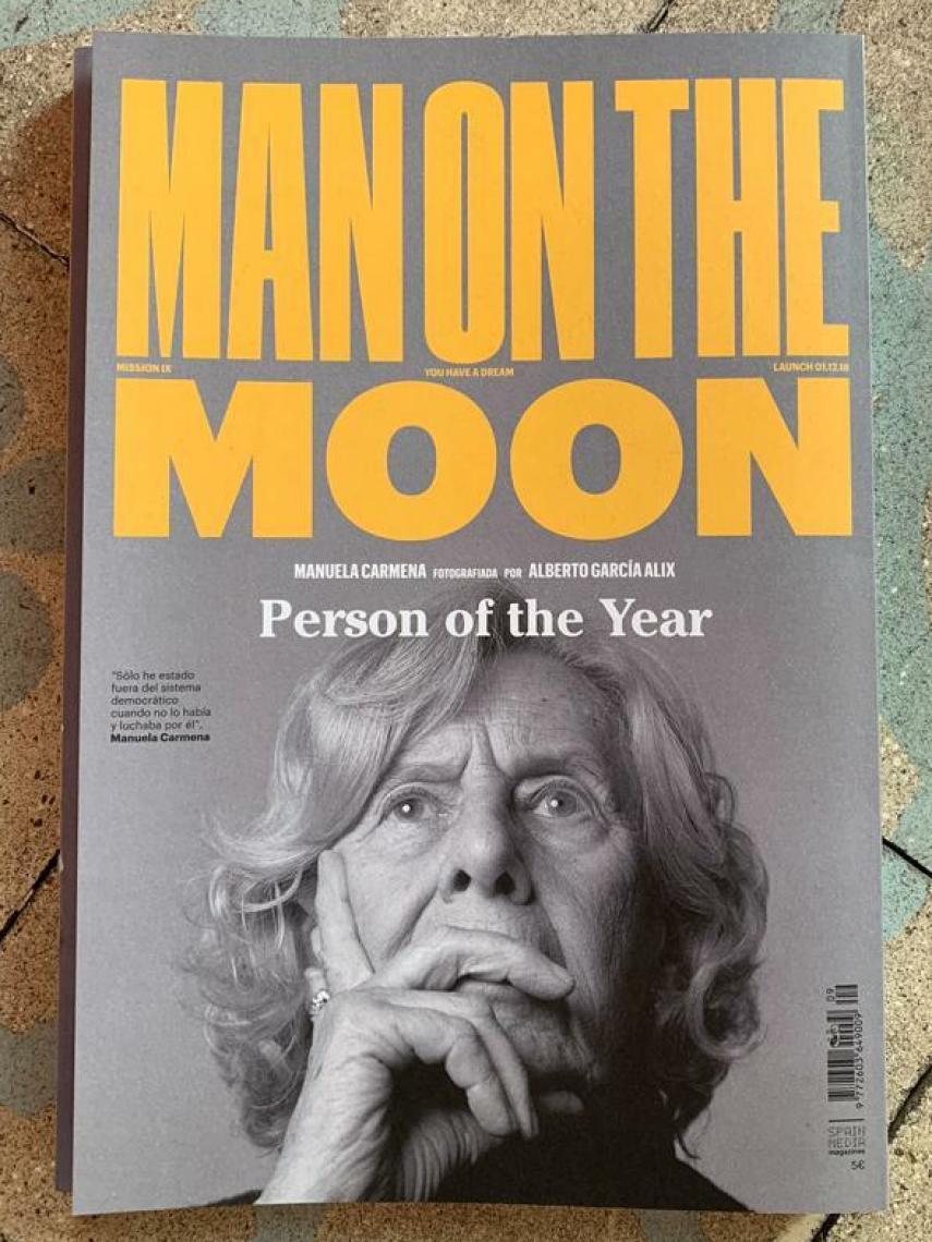 La alcaldesa en la portada de MAN ON THE MOON, sin gafas, retratada por Garcia-Alix
