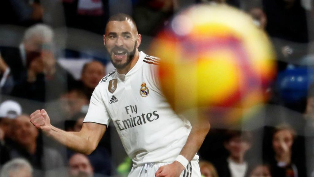 Karim Benzema celebra el primer gol al Rayo Vallecano