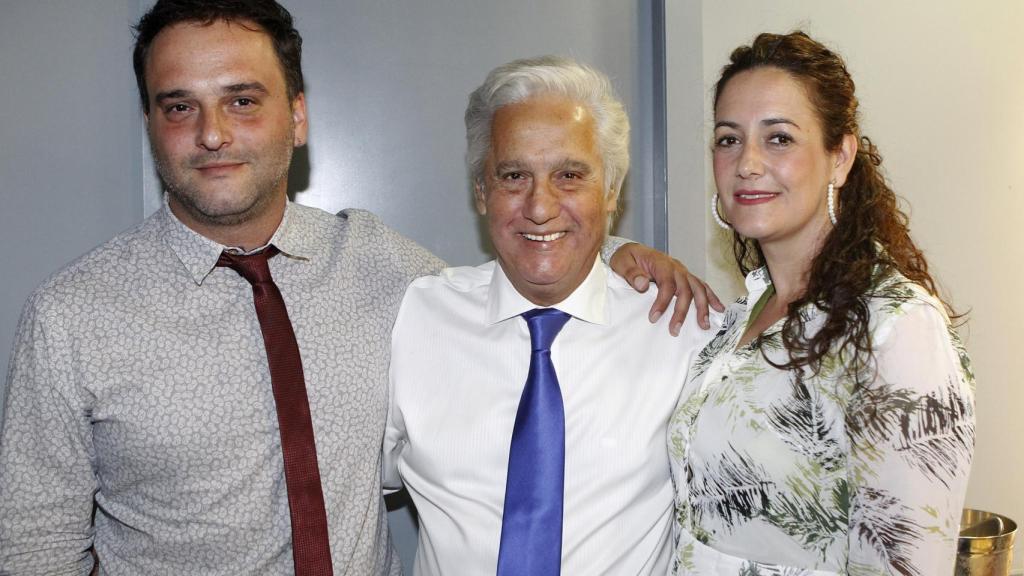 Chiquetete junto a sus dos hijos mayores, Francisco y Rocío.