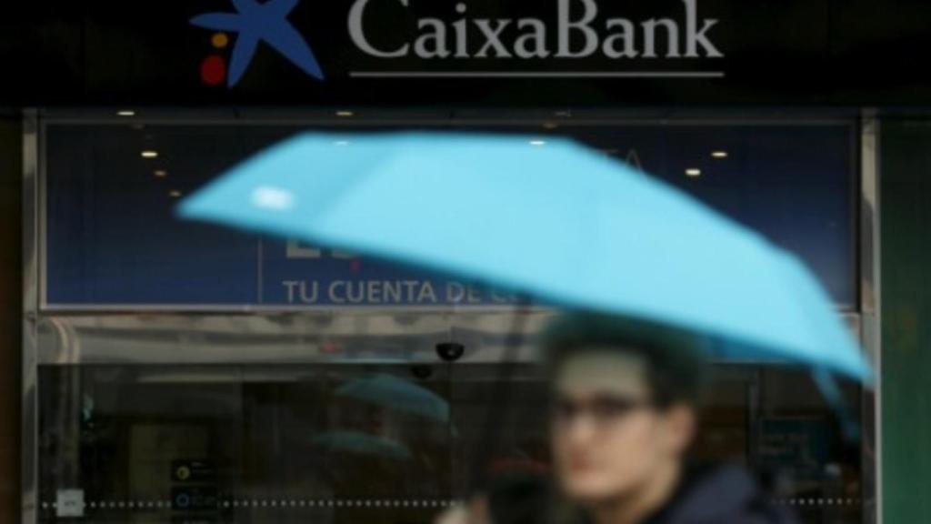 La Caixa vende un nuevo paquete de acciones de Abertis en plena OPA