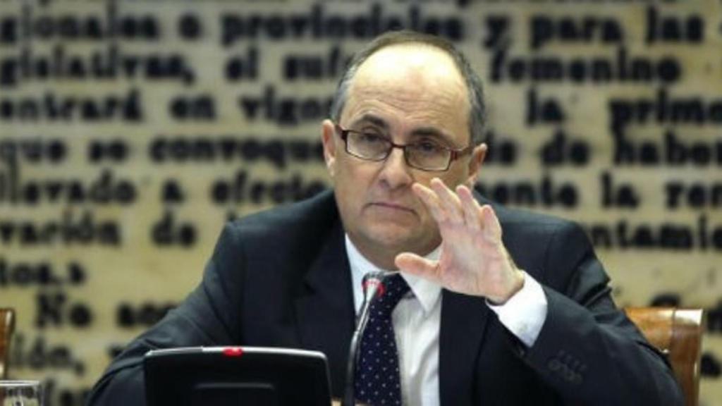 Restoy aboga por integrar bancos medianos en grandes para cumplir las normas en caso de resolución