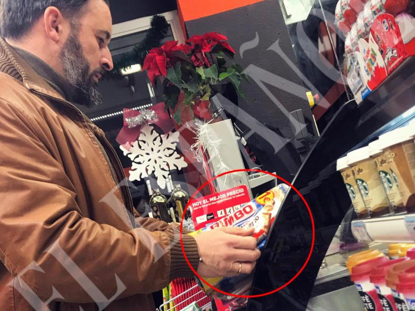 Santiago Abascal en una gasolinera de Burgos