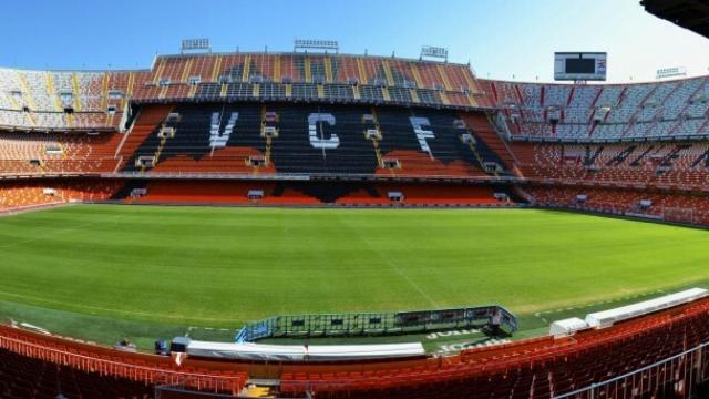 Mestalla se convierte en un banco de alimentos para los afectados por la DANA