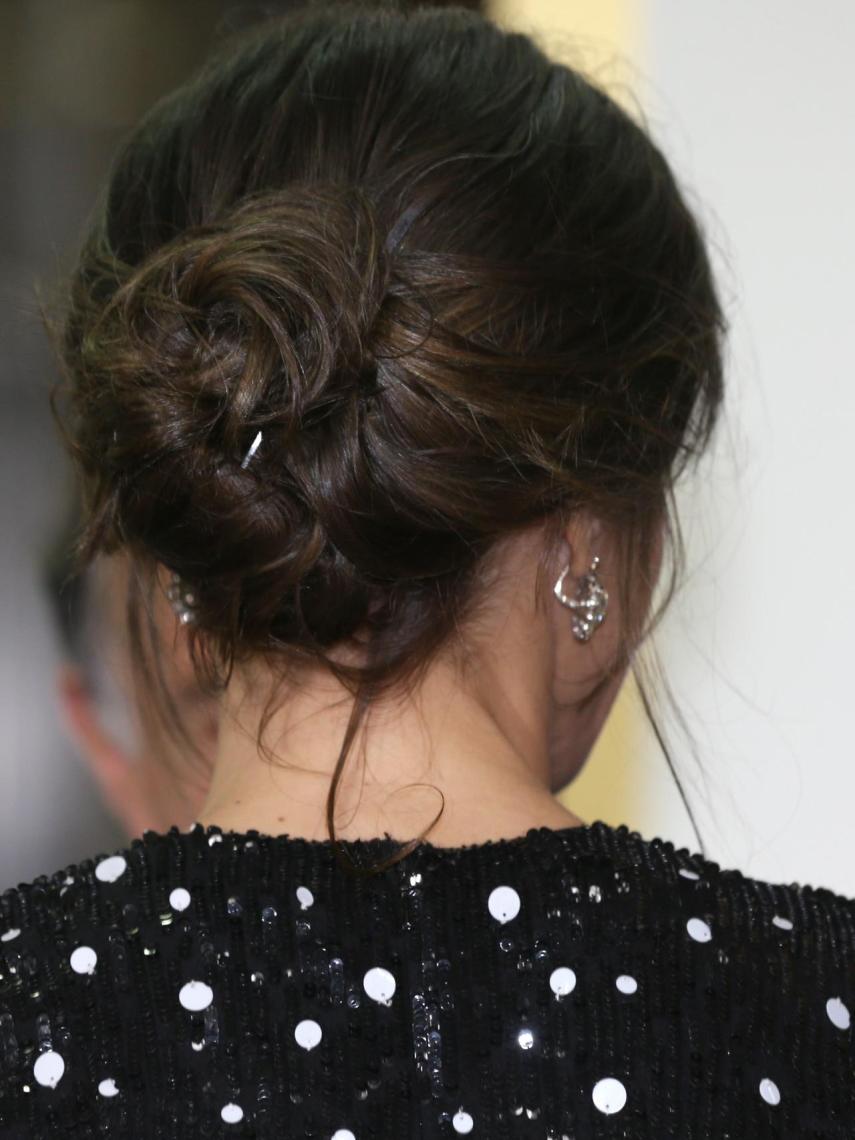 La reina Letizia con moño 'messy'.