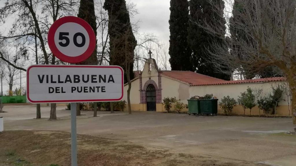 Entrada al pueblo materno de Laura, Villabuena del Puente