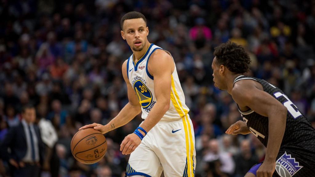 Curry frente a los Sacramento Kings