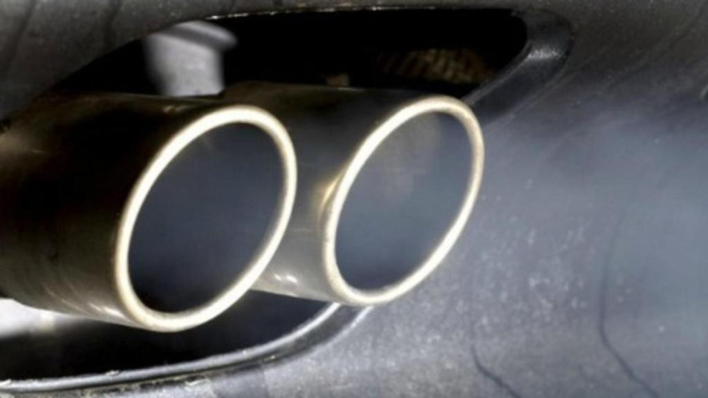 Merkel rechaza las cuotas para coches eléctricos defendidas por su rival electoral