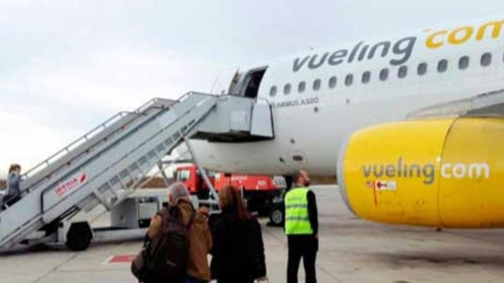 vueling-desembarco-585-040716