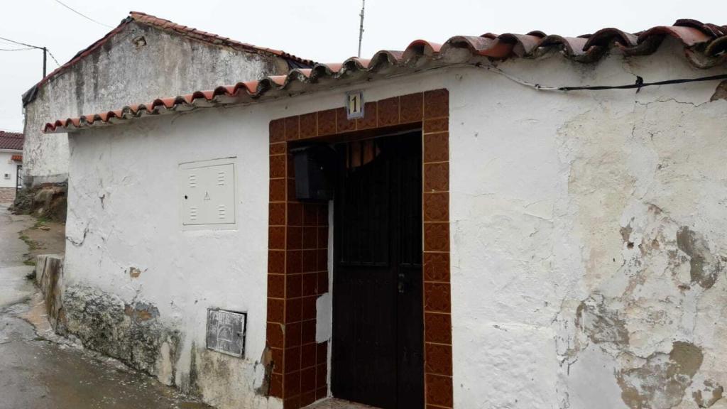 Portal de la casa ante la cual el vecino se sentaba a observar a la joven zamorana.