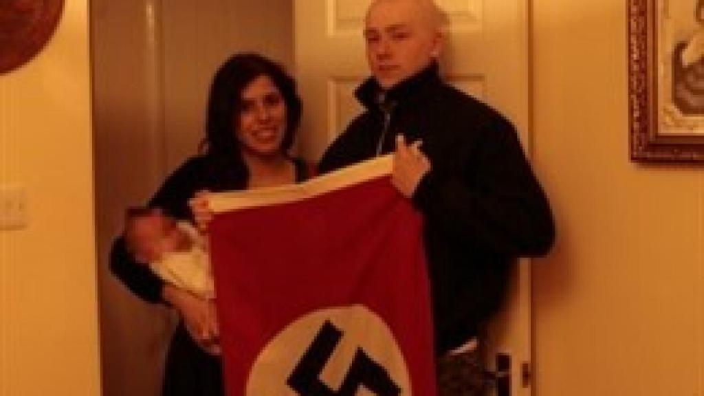 Adam Thomas, de 22 años, y Claudia Patatas, de 38.