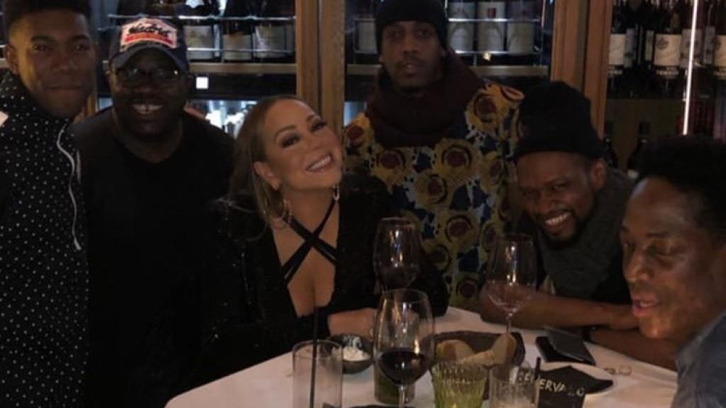 Mariah Carey y su equipo en el restaurante Amazónico de Madrid.