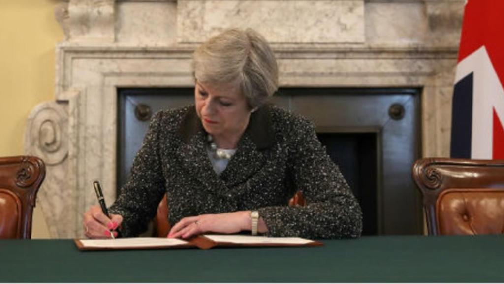 may-brexit-firma-585-290317