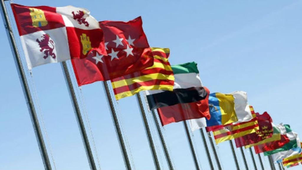 Banderas autonómicas.