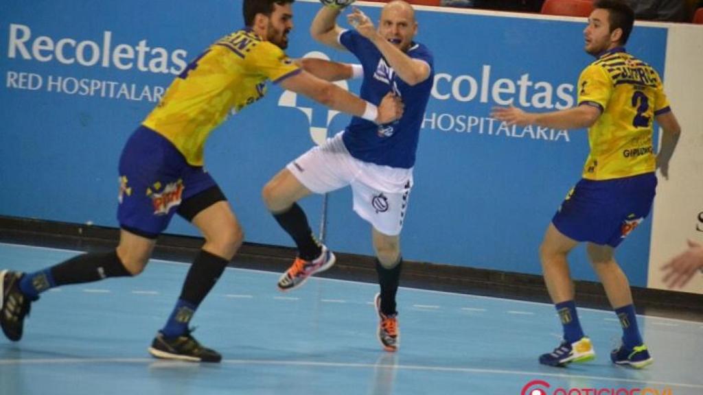 atletico-valladolid-bidasoa-balonmano-10