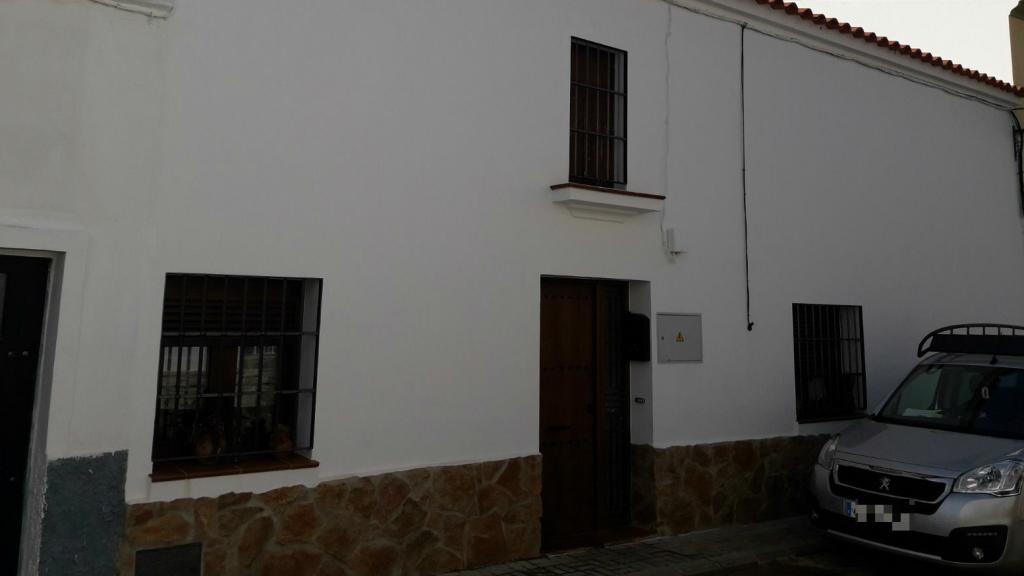 En esta casa vivía Bernardo cuando mató a cecilia, que residía  al lado en la casa.