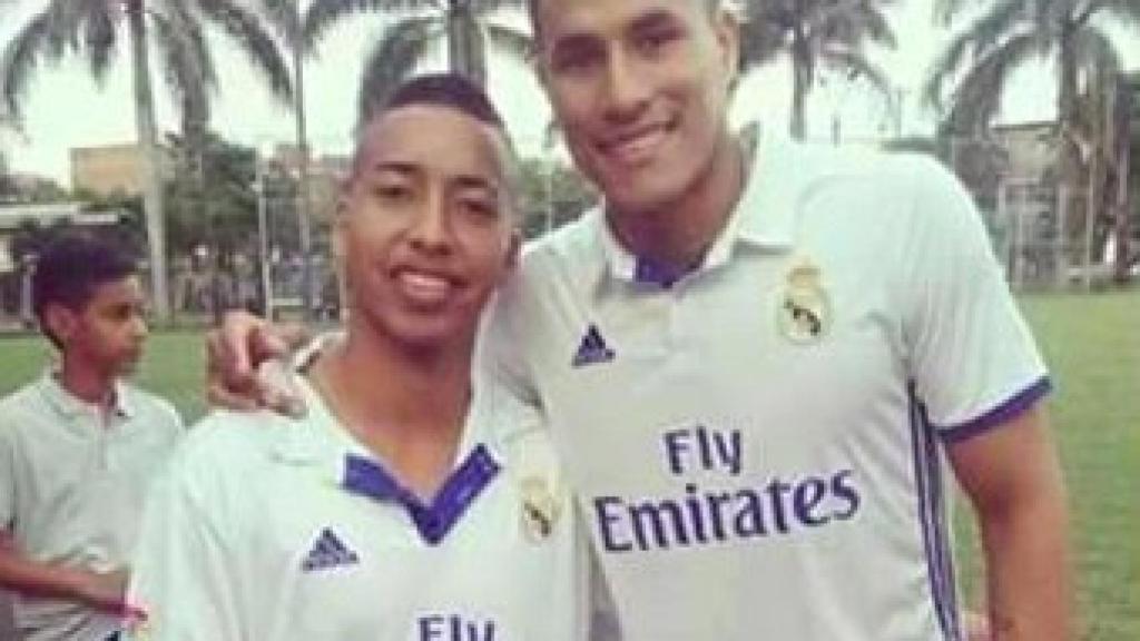 La foto viral de Murillo, nuevo fichaje del Barça, con la camiseta del Madrid