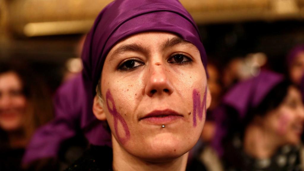 Las feministas del 8-M acuden al Sorteo de Navidad 2018.