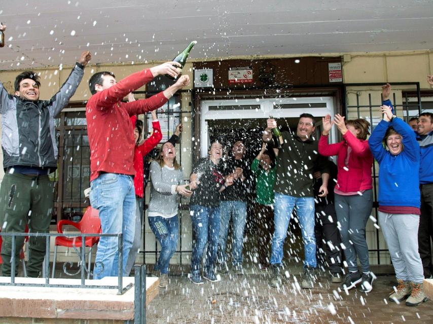 Vecinos de Zamora celebran el Gordo