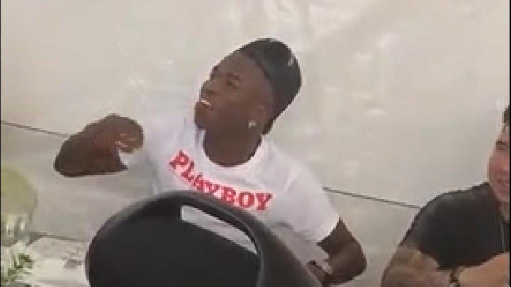 Vinicius en un restaurante brasileño