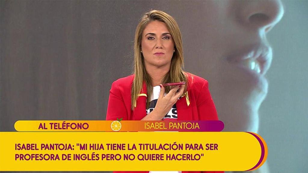 Carlota, en el momento de la llamada de Isabel Pantoja.