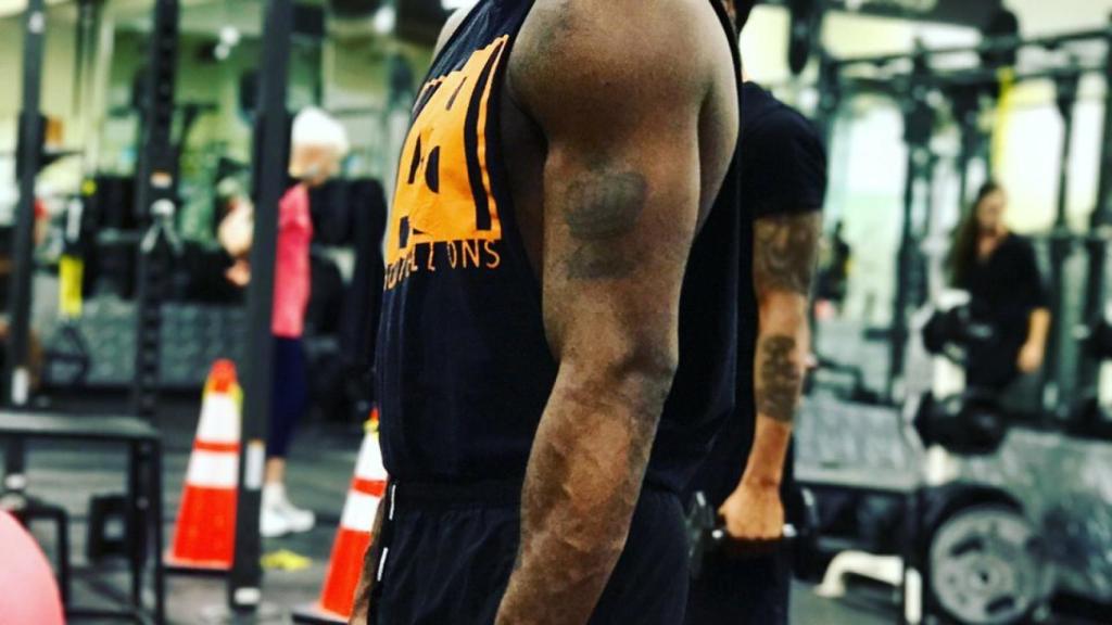 El boxeador, Adrien Broner, entrenado. Foto Twitter: (@AdrienBroner)