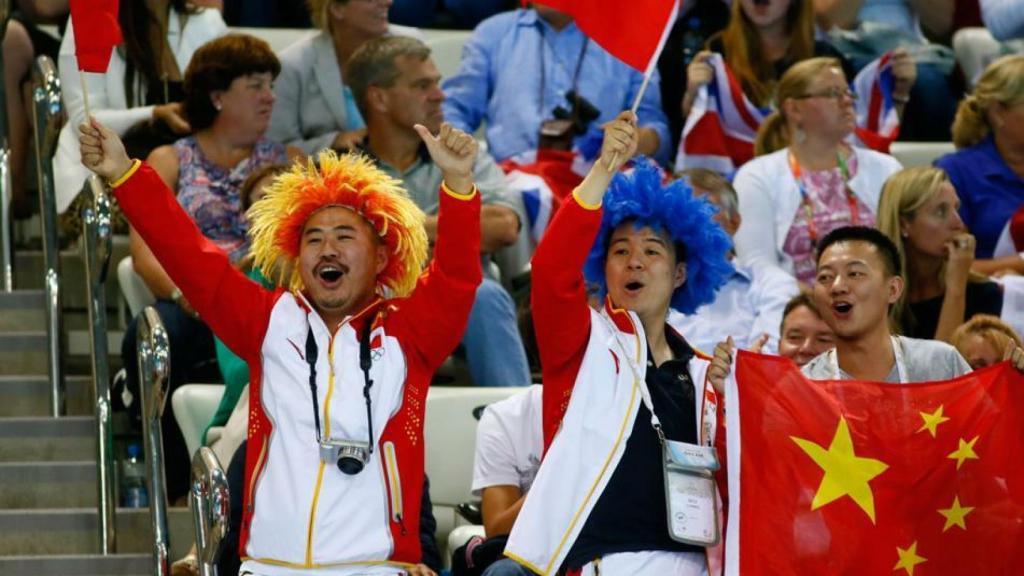 Los aficionados chinos animan a su equipo
