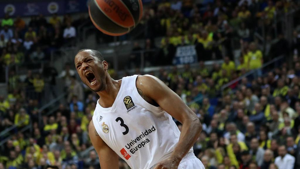 Randolph celebra una canasta