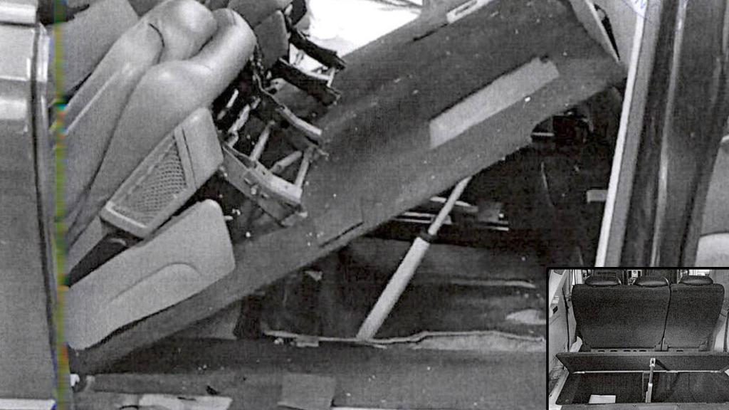 En la imagen central, el suelo de una de las furgonetas levantado por una trampilla secreta. A la derecha, otra oculta en el maletero.