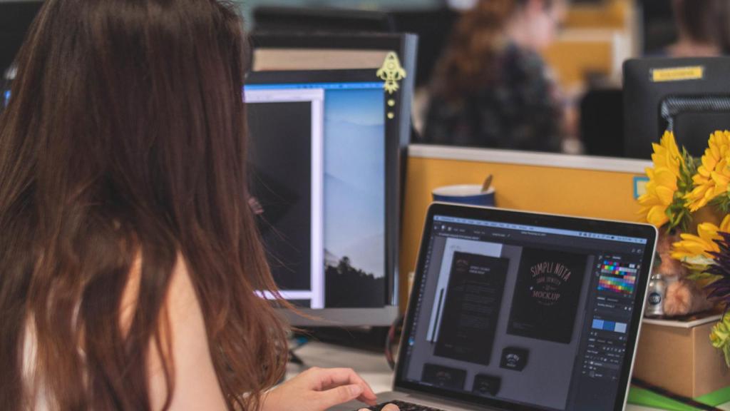 Ellos son contratados para puestos más “lucrativos y superiores”.