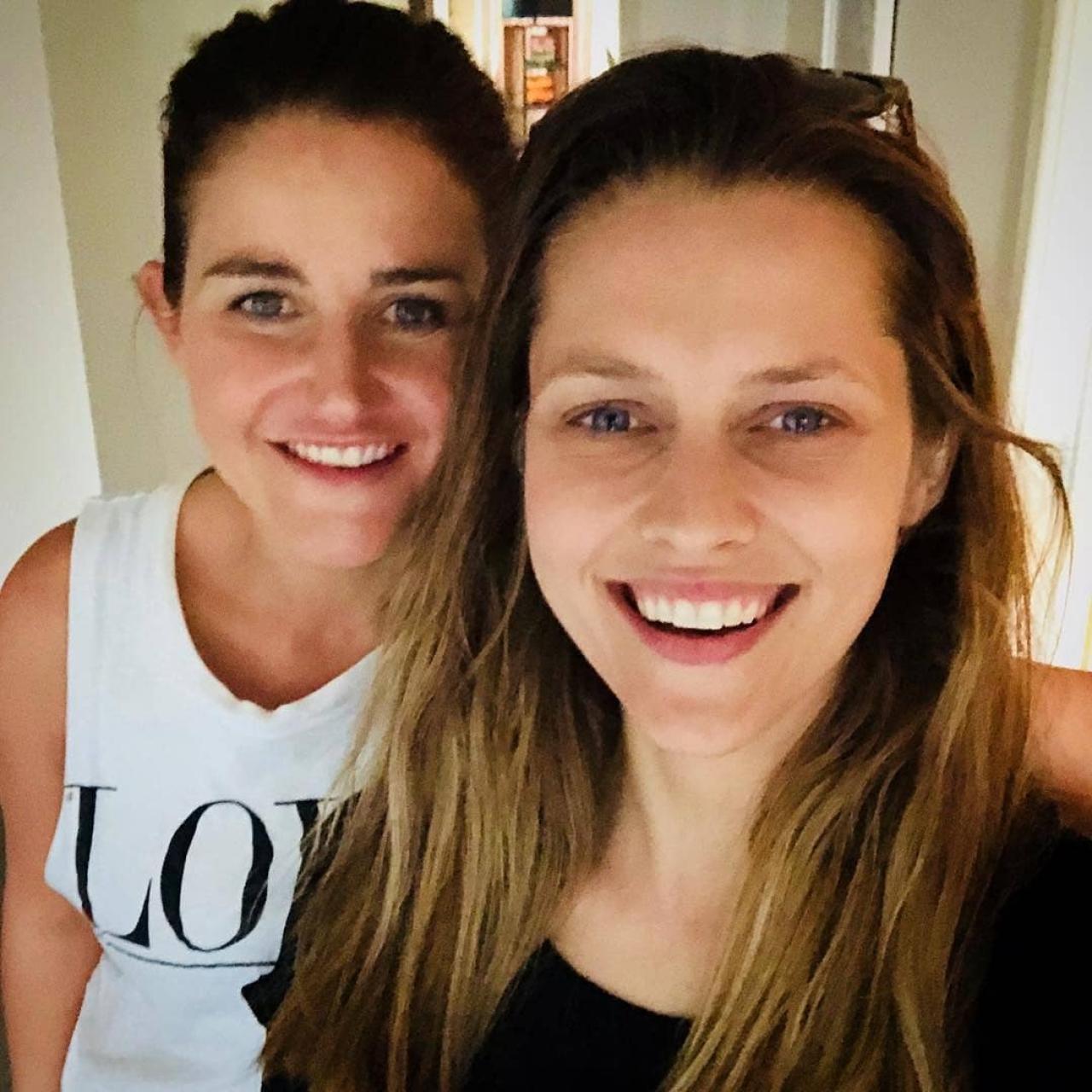 Teresa Palmer, durante la grabación de la película 'Ride Like A Girl' junto a Michelle Payne