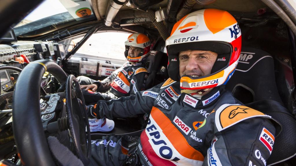 Isidre Esteve, junto a su copiloto Txema Villalobos.