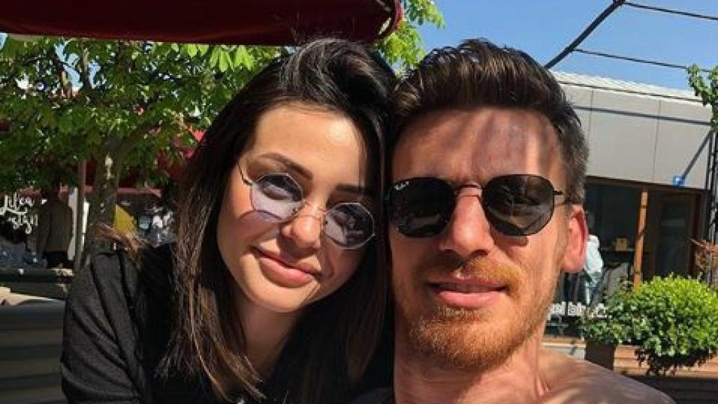 Aziz y su mujer. Foto: Instagram (@tugceaziz)