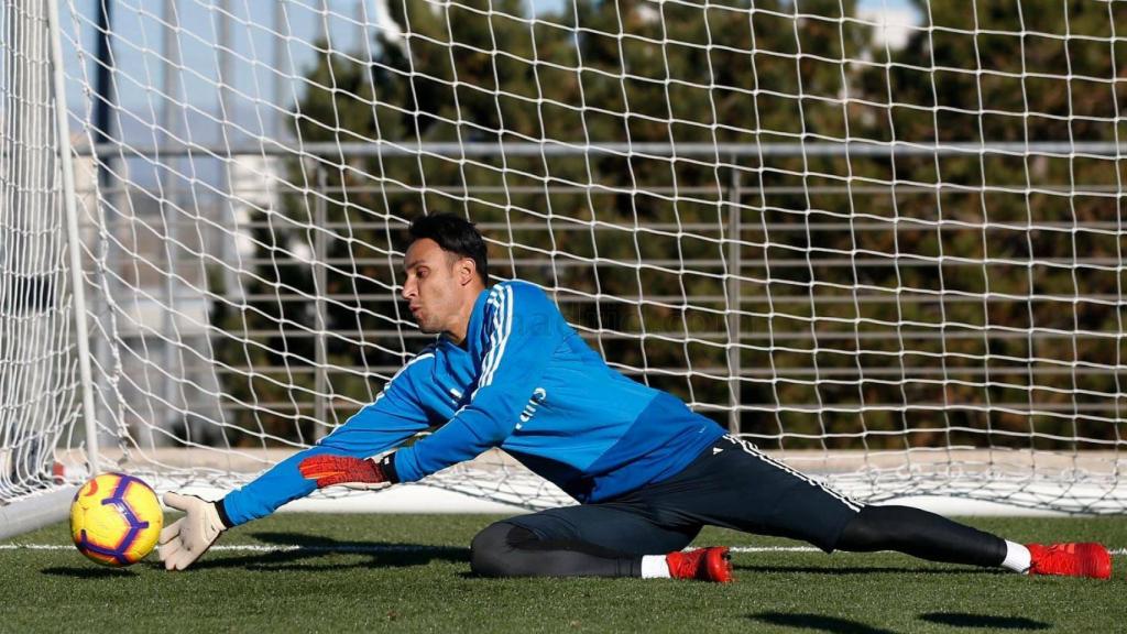 Keylor Navas ejercitándose en Valdebebas