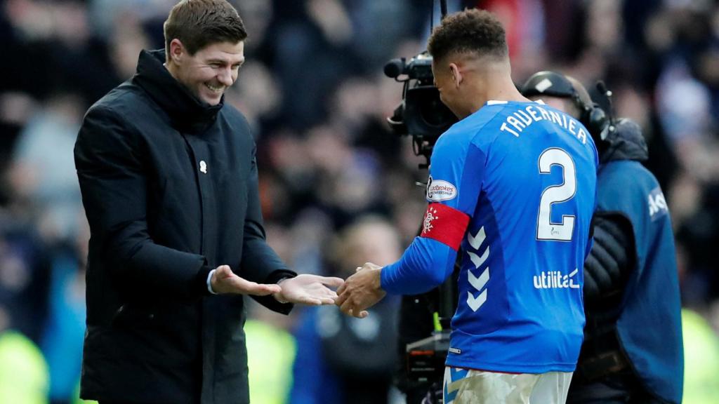 Steven Gerrard celebra la victoria de su equipo ante los Celtic
