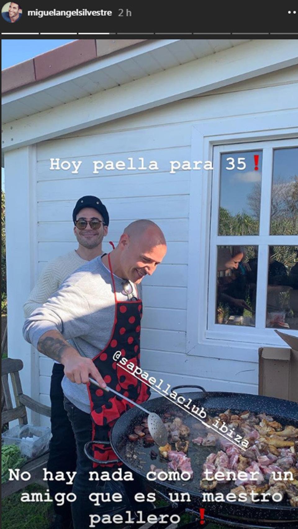 Miguel Ángel Silvestre como 'pinche' en la casa de Belén López en El Palmar.