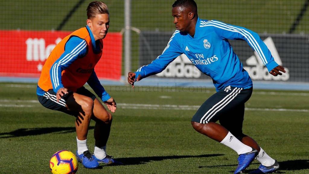 Vinicius supera en la arrancada a Marcos Llorente