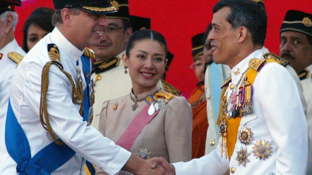 El rey y la princesa Srirasm en 2007.