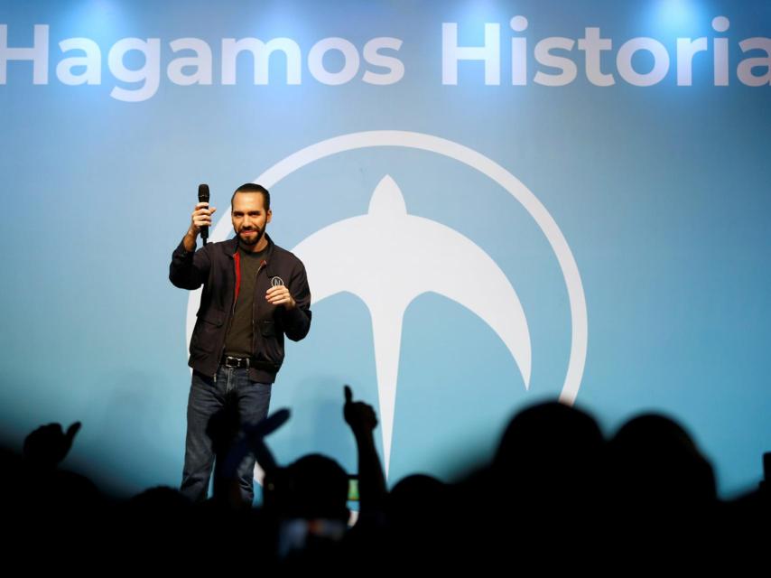 Bukele en un mitin bajo el lema: Hagamos historia.