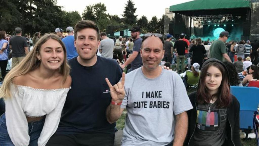 La camiseta de Aaron demuestra que el hombre se toma la vida con humor