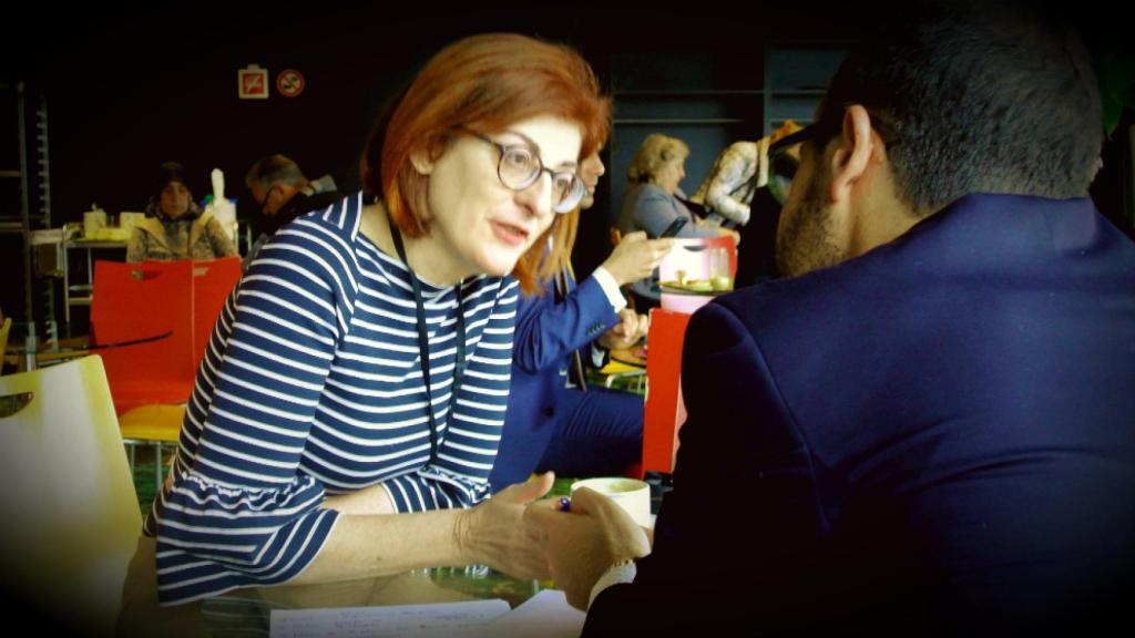 Maite Pagaza, durante la entrevista con EL ESPAÑOL en el bar de eurodiputados de la Eurocámara en Estrasburgo.