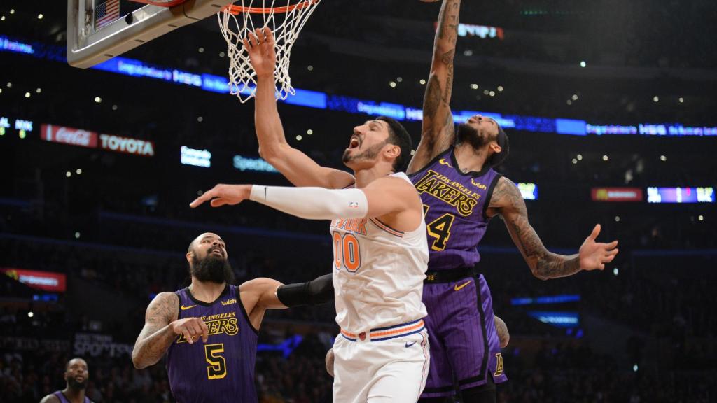 Enes Kanter contra los Lakers