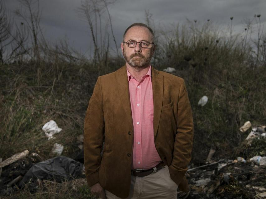 Antonio del Castillo sigue pensando que no se hizo justicia en el caso del asesinato de su hija mayor. Esta foto se realizó en enero del año pasado en uno de los lugares donde se buscó el cadáver de Marta.