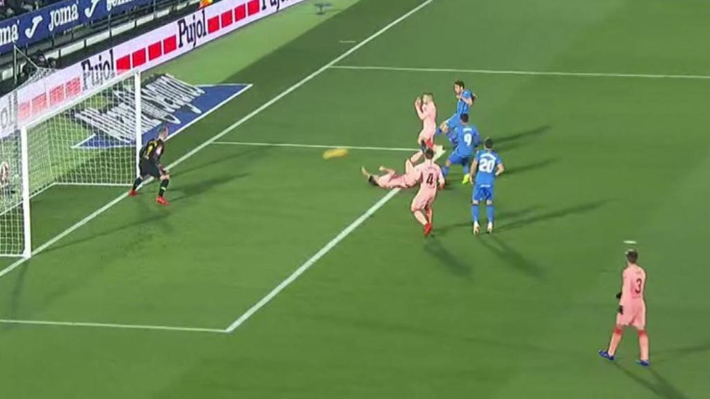 Gol anulado al Getafe de manera injusta frente al Barcelona. Foto: Twitter (@elchiringuitotv)