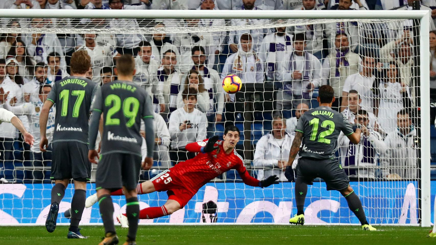 William José bate a Courtois desde el punto de penalti