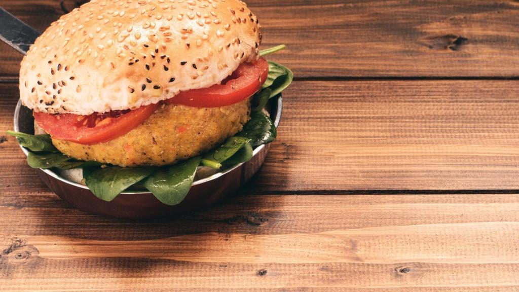 Las hamburguesas de quinoa y zanahoria, mejor si te las preparas en casa.
