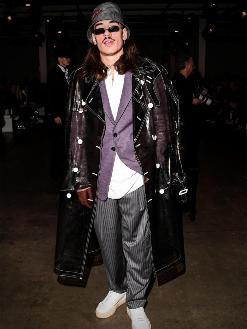 Héctor Bellerín en la Fashion Week Men's. Foto Twitter: (@brfootball)