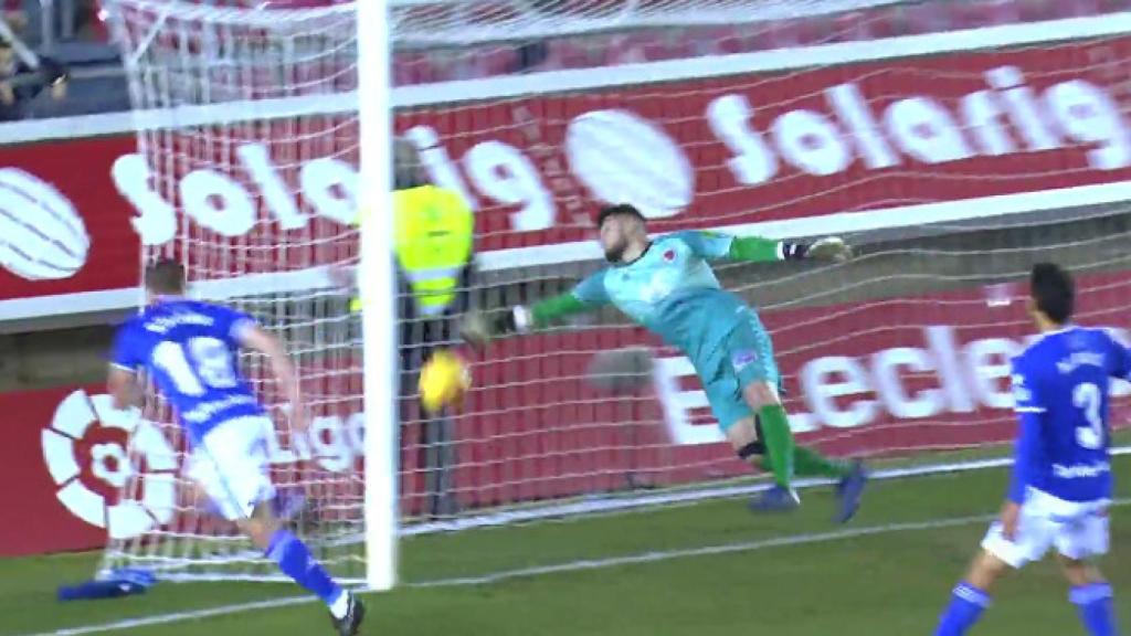 Christian Fernández marca un gol contra el Numancia