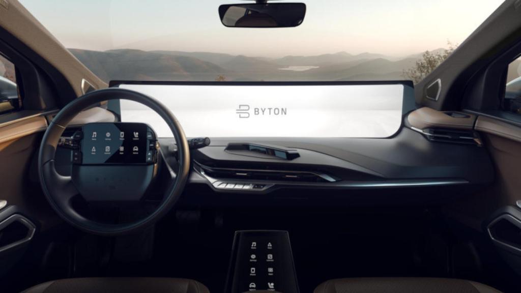 Interior con pantallas.