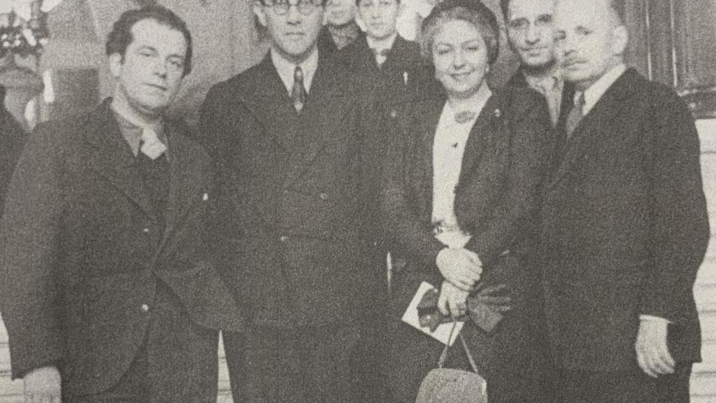 María Teresa León y Rafael Alberti (i) en el Kremlin en 1933.